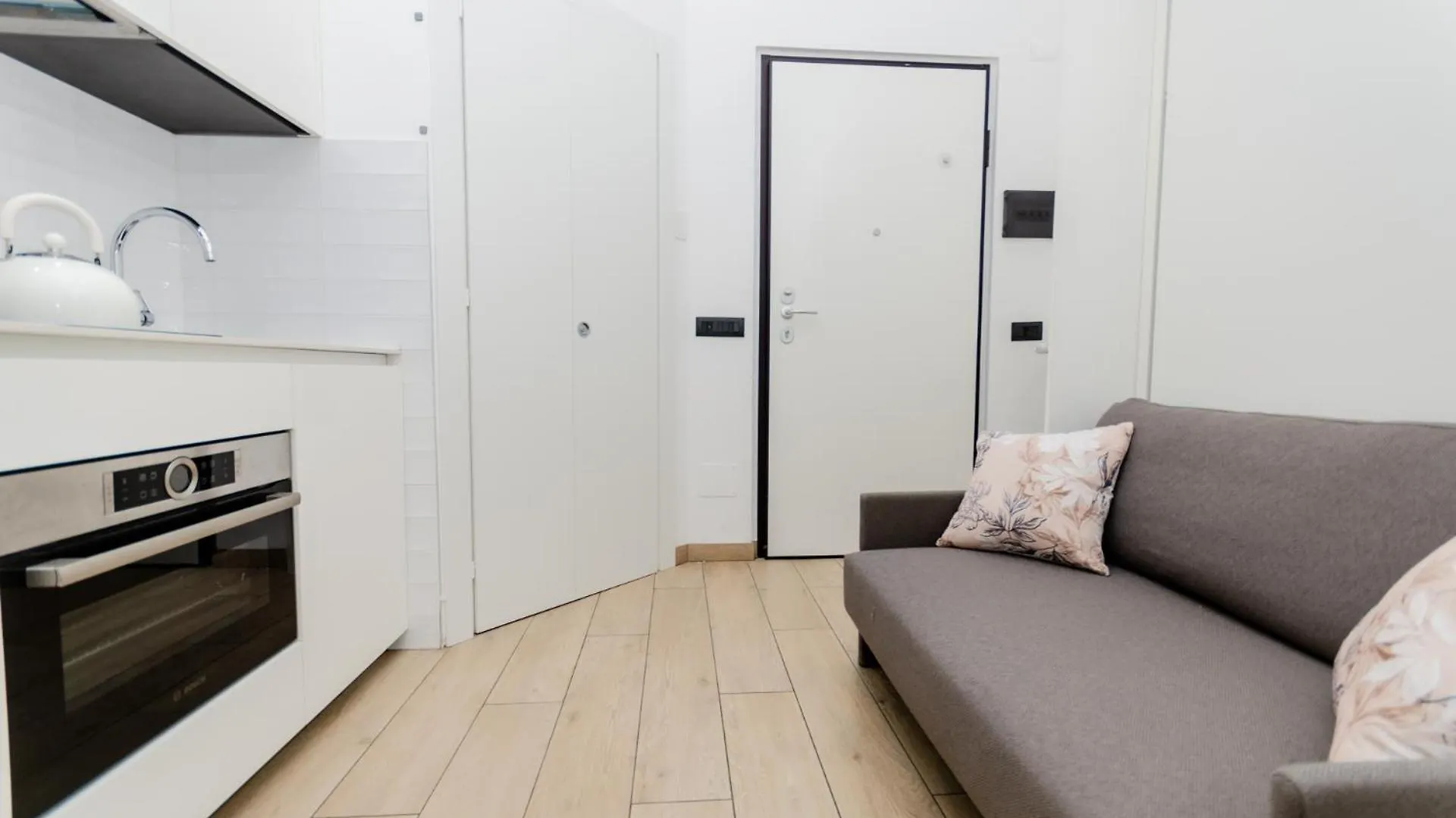 Apartment Small House Near The Station Milan